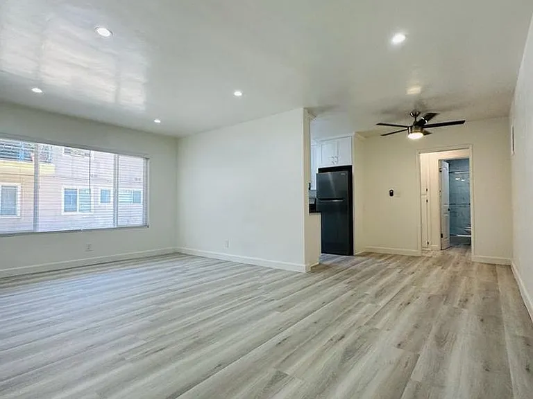 4021 Stevely Ave — Photo 24