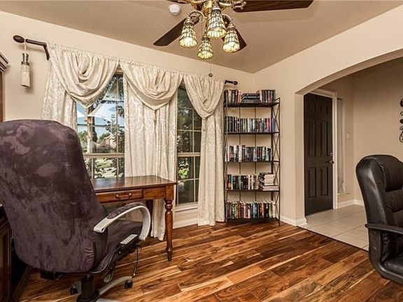 4th image of 648 Cranbrook Dr