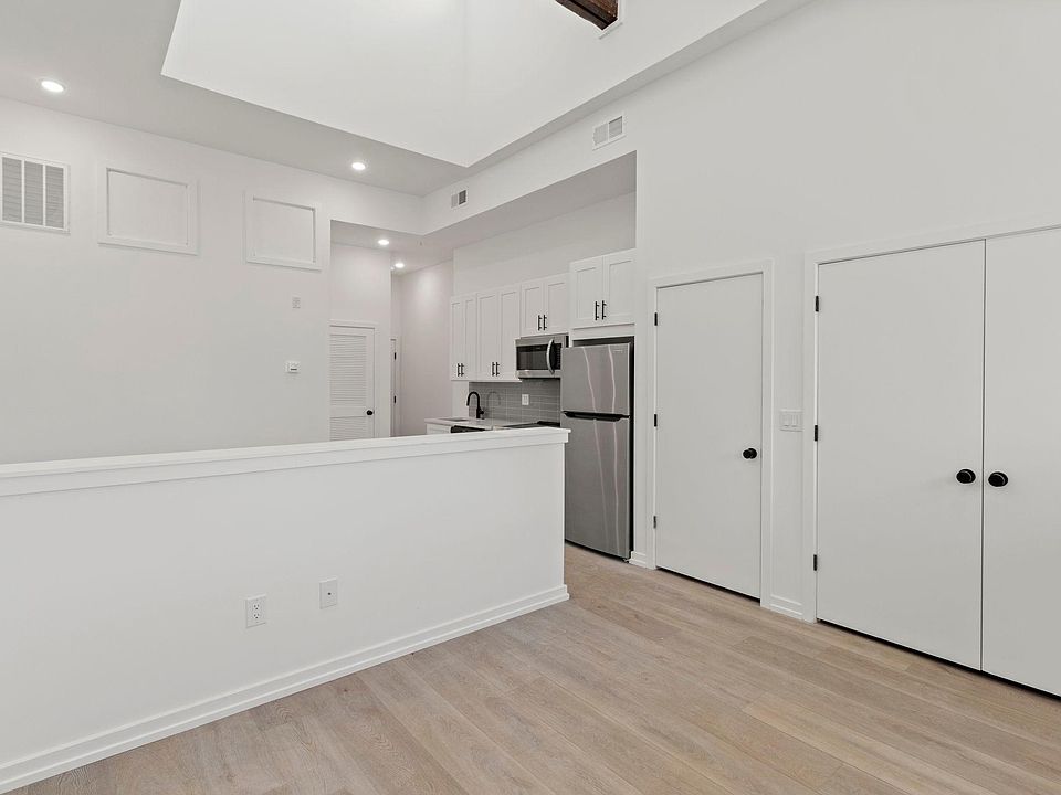 1st image of 2521 Frankford Ave #2
