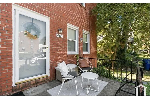 Building Photo - 4521 Parkwood Ave #2