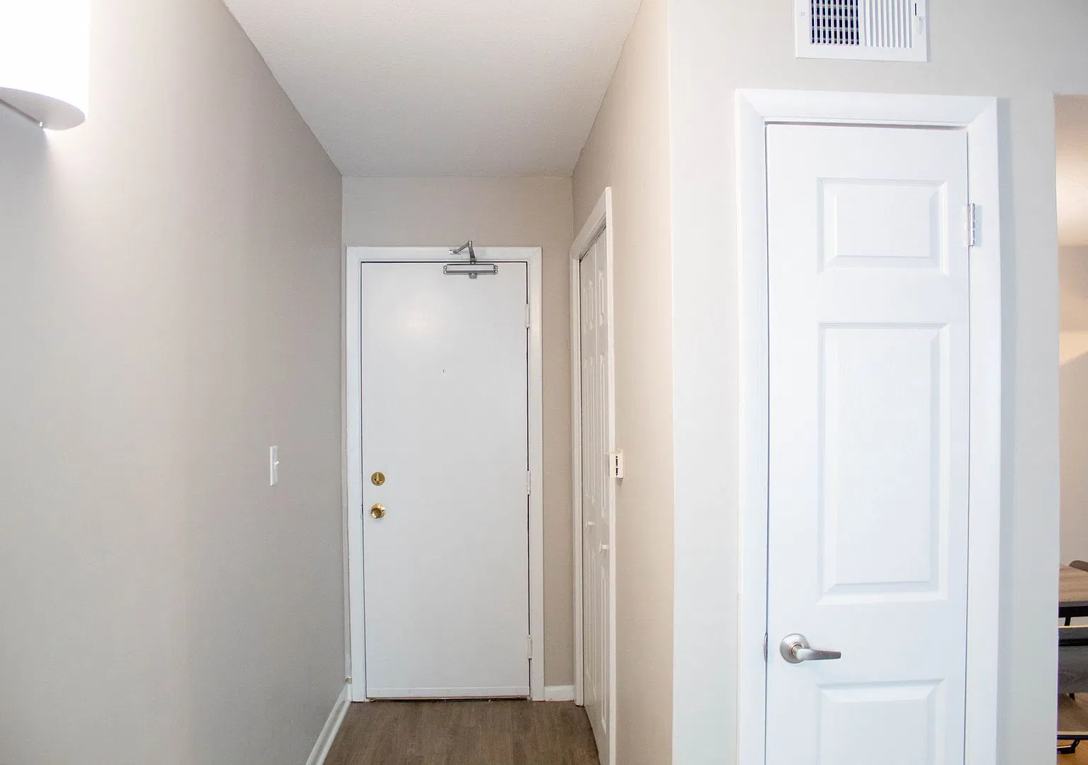 108 E Healey — Photo 3