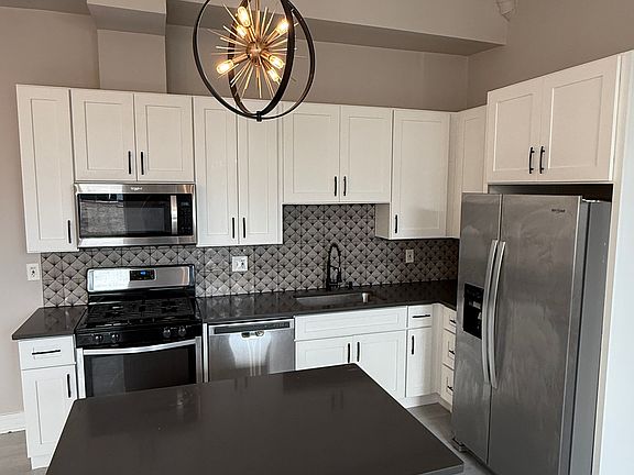 4th image of 2882 N Milwaukee Ave Floor 2-R