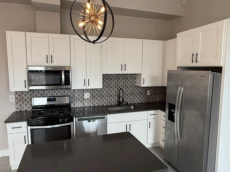 2882 N Milwaukee Ave #2-R — Photo 4