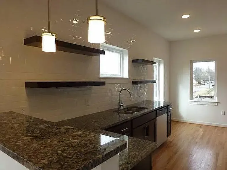 1105 Porter St — Photo 5