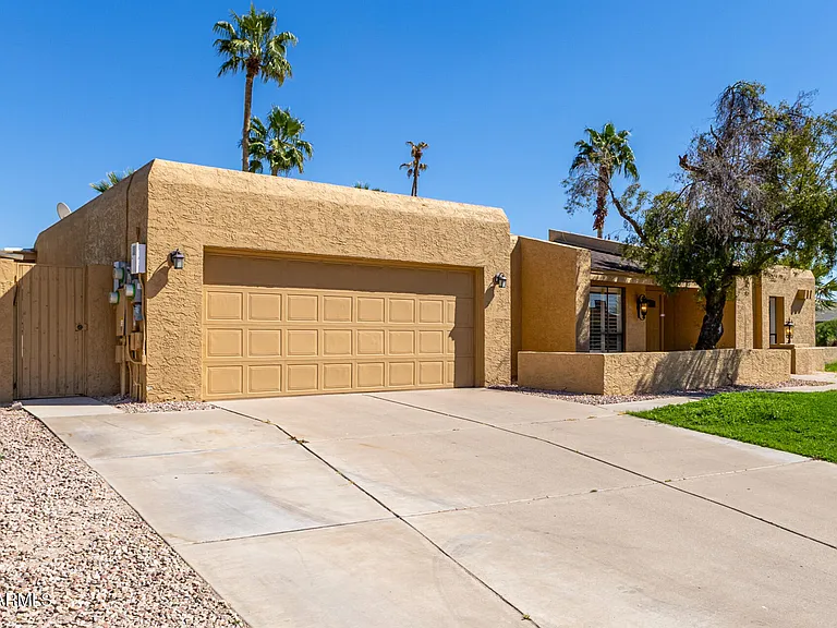 6517 S Hazelton Ln — Photo 2