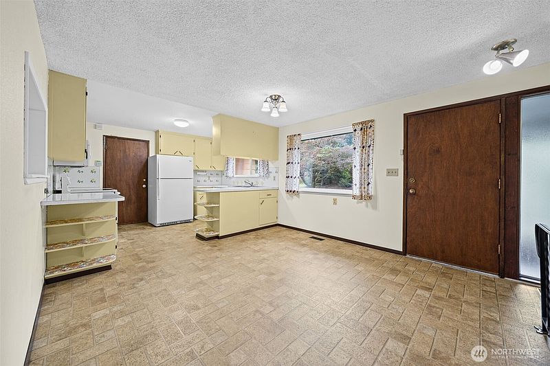 2nd image of 30071 10th Avenue SW