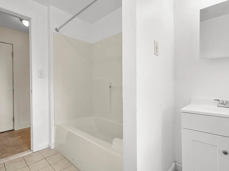 113 E Main St #4 — Photo 15