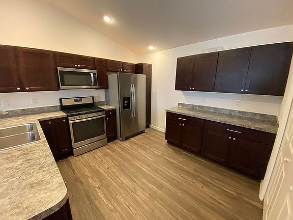 2nd image of 2404 Kelly Pl