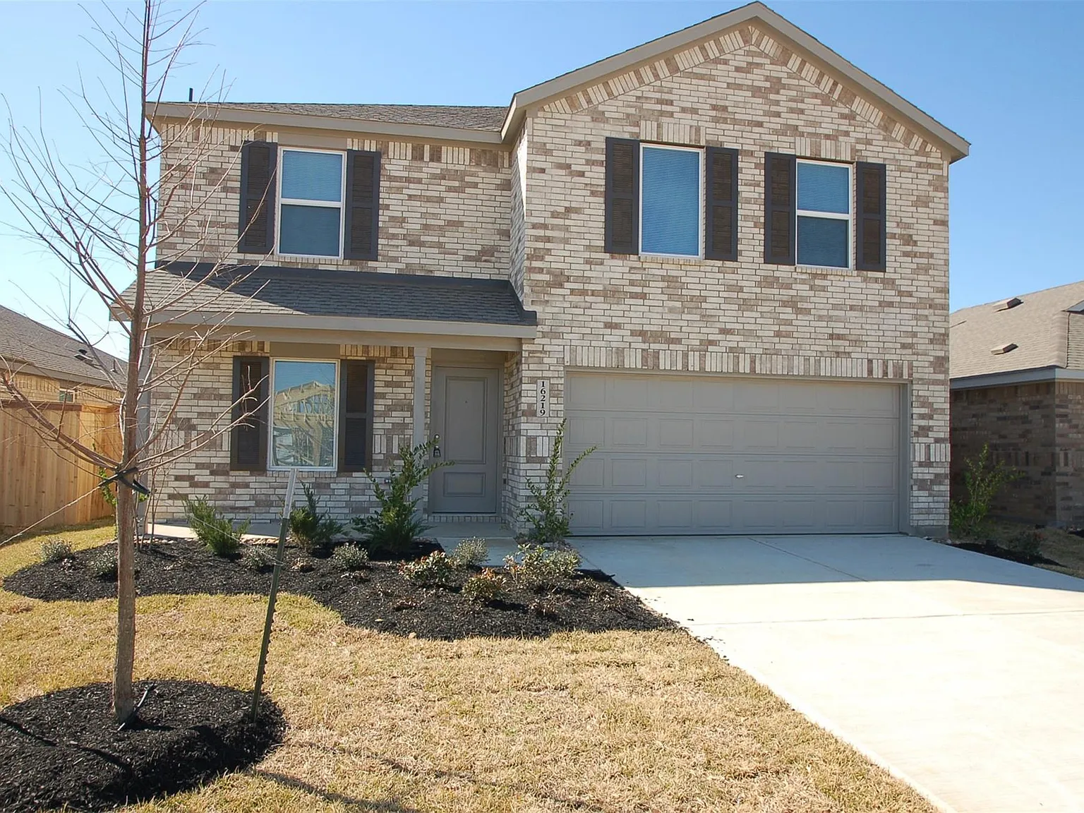4 bed, 2.5 bath, 1950 sqft, $1,950 — Photo 1