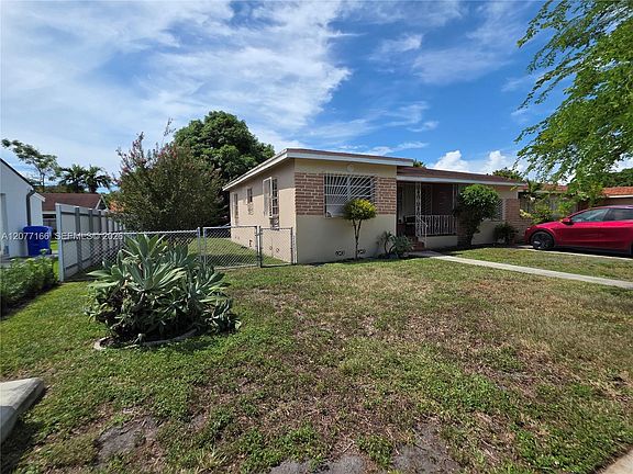 5th image of 3070 NW 6th St