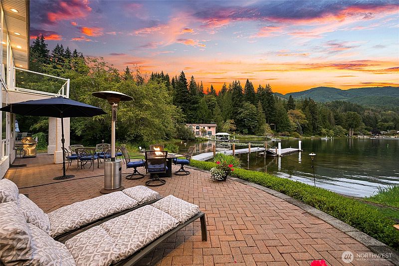4th image of 874 Autumn Lane