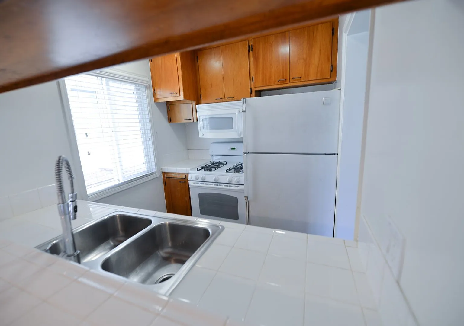 2715 Calle Del Comercio — Photo 2
