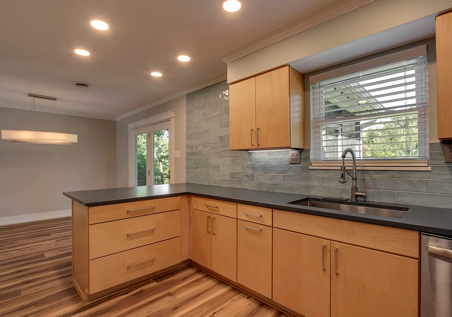 3 bed, 1756 sqft, $2,900 — Photo 4