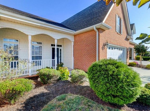 2nd image of 3817 Honeytree Ln