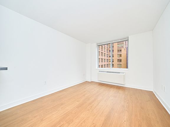 3rd image of 160 Riverside Blvd APT 601
