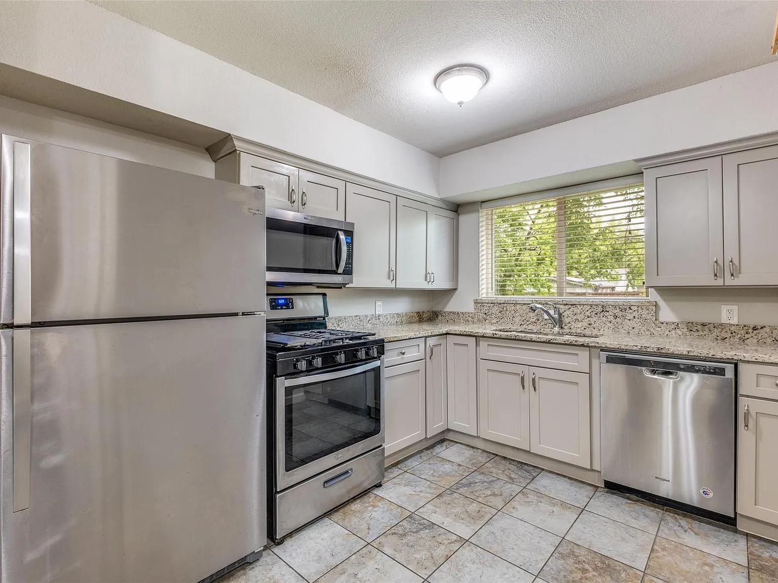 3 bed, 1508 sqft, $2,450 — Photo 4