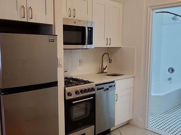 4th image of 324 E 48th St APT 18