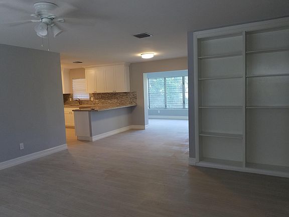 4th image of 731 NE 30th Ct