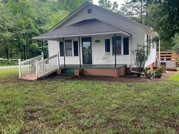 1008 Willard Dr, Yadkinville, NC 27055