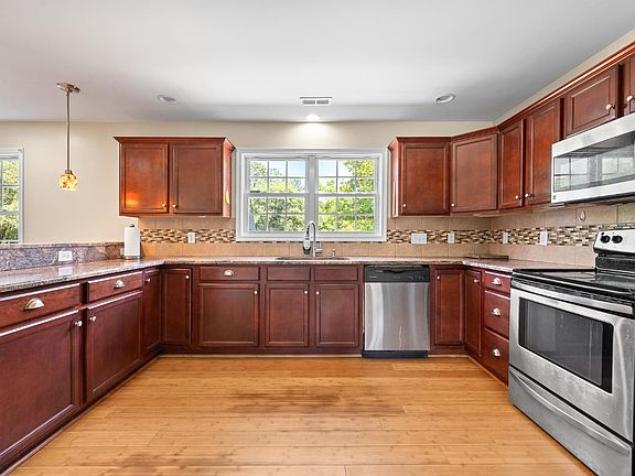 5th image of 480 Greenwell Ct
