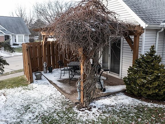 3rd image of 29349 Dewberry Ln