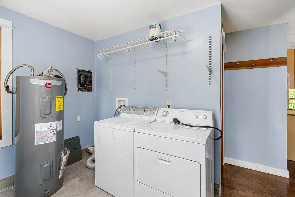 3 bed, 2.0 bath, 1368 sqft, $2,500 — Photo 3