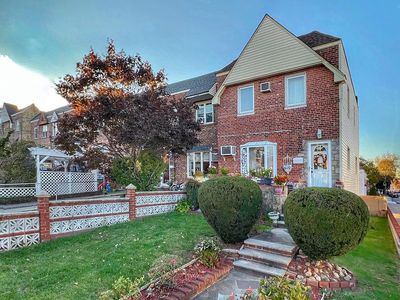 2002 43rd St, Astoria, NY, 11105