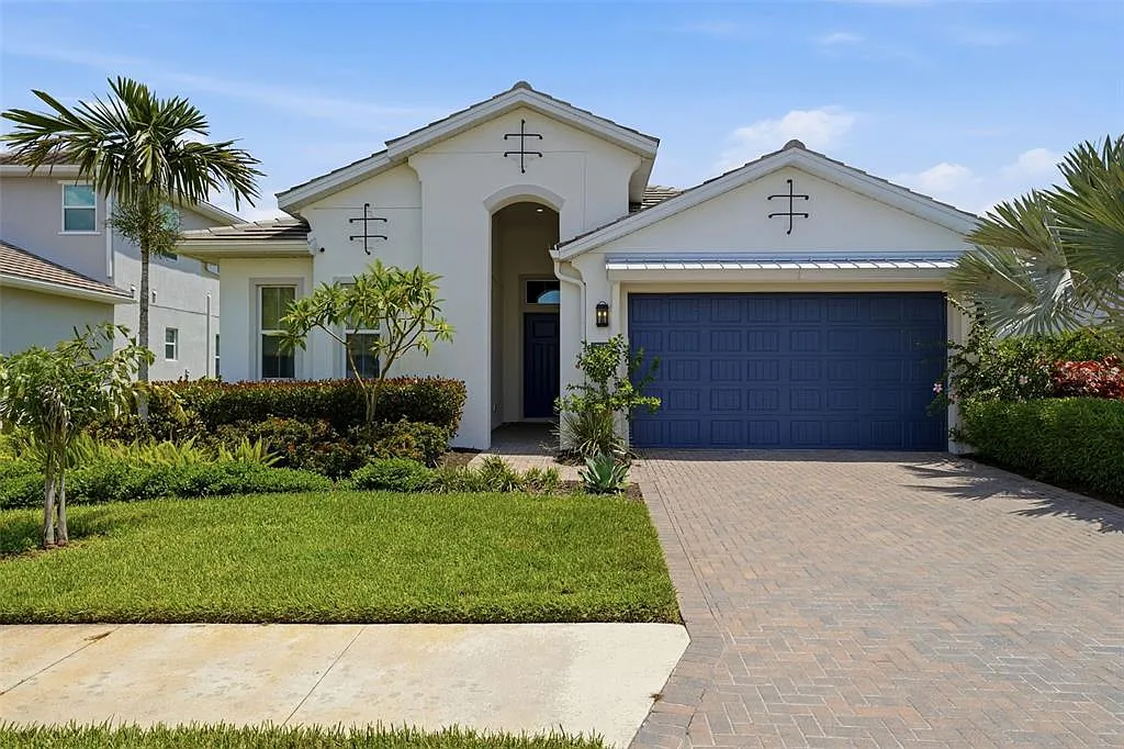 3 bed, 2.5 bath, 2292 sqft, $4,800 — Photo 1