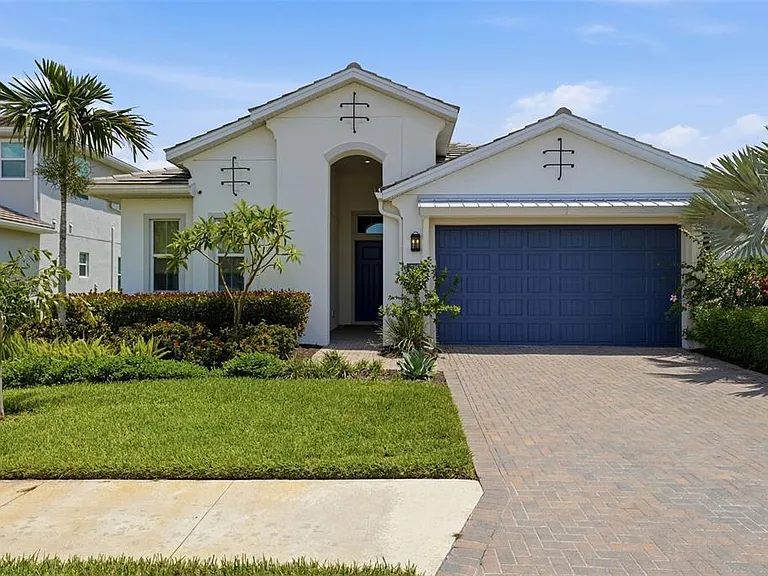 7857 Redonda Loop — Photo 1