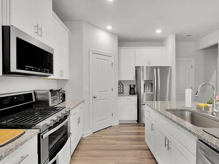 3109 Lisburn St — Photo 8