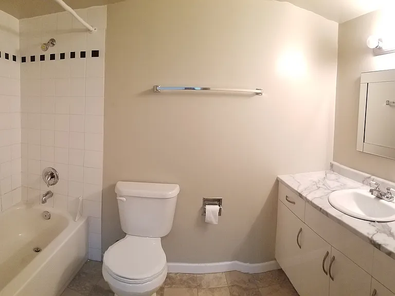 885 Craigflower Rd — Photo 18