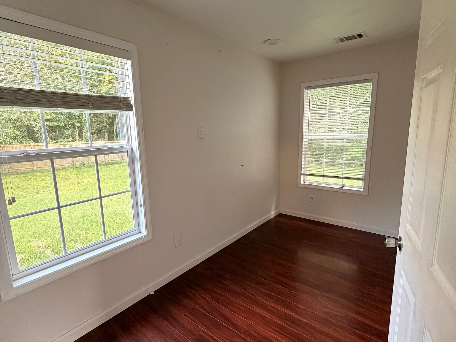 2 bed, $1,100 — Photo 4
