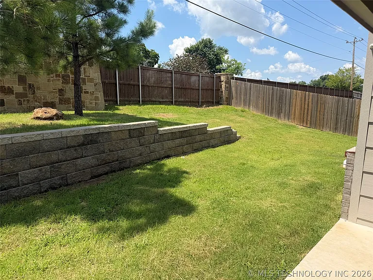 1640 E 140th Pl — Photo 13