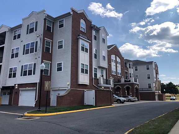 2nd image of 10273 Fountain Cir #408