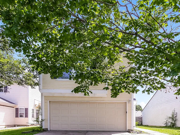 4487 Connaught East Dr — Photo 1