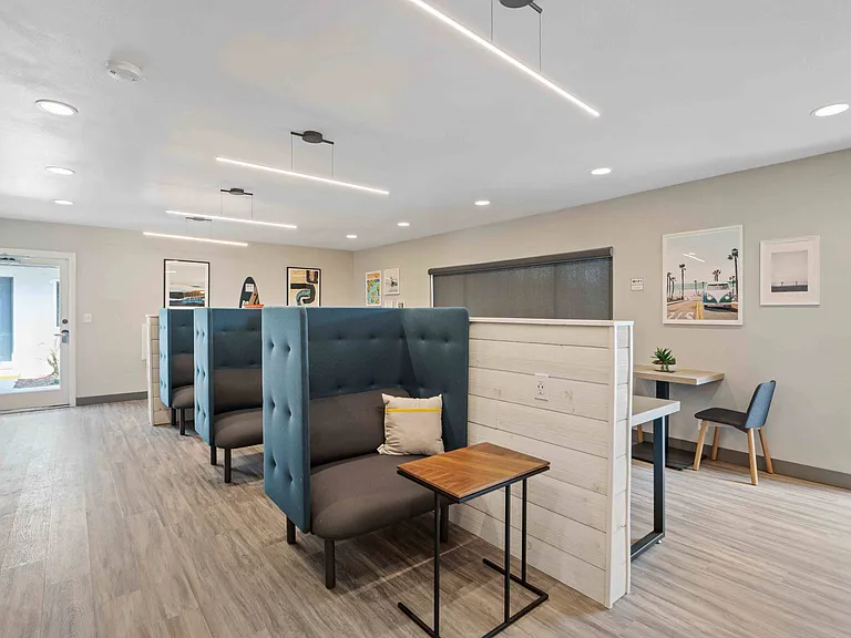 Breakpointe Coronado — Photo 8