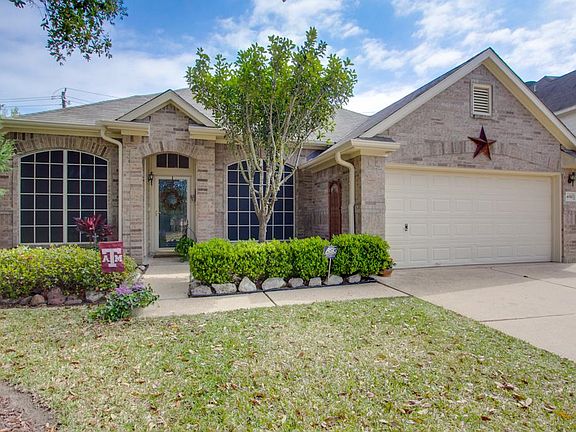 NICE CURB APPEAL IN WELL SOUGHT AFTER NEIGHBORHOOD