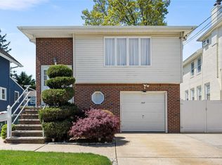 357 Daub Ave, Hewlett, NY 11557