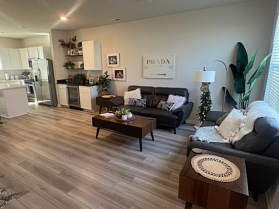 Open floor plan that is great for entertaining.