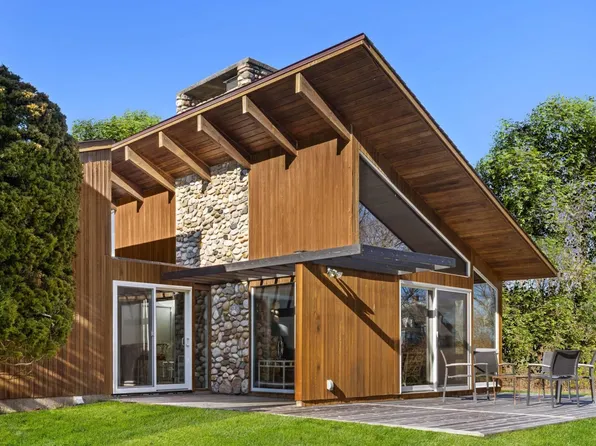 6 Leaward Lane, Quogue, NY 11959