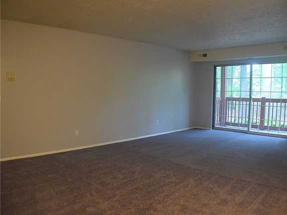 3rd image of 27097 Oakwood Cir