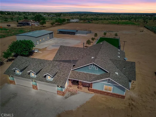9378 Muscatel Rd, Phelan, CA 92371