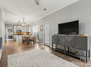 8910 Castlebay Dr, Charlotte, NC 28277