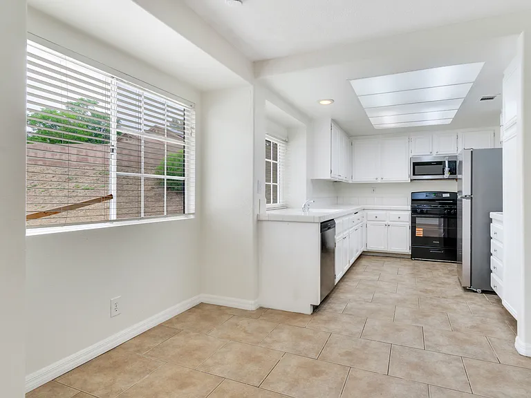 5585 Osborne Ct — Photo 9