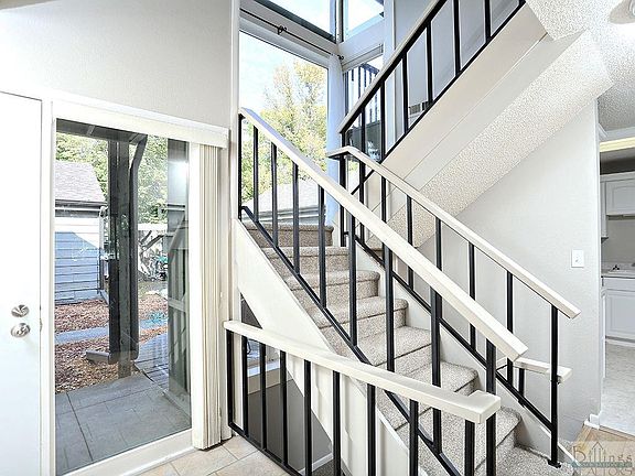 3rd image of 22 Heatherwood Ln