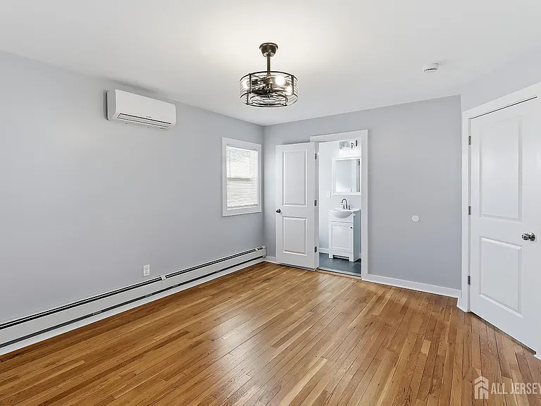 19 Evelyn Ct — Photo 11