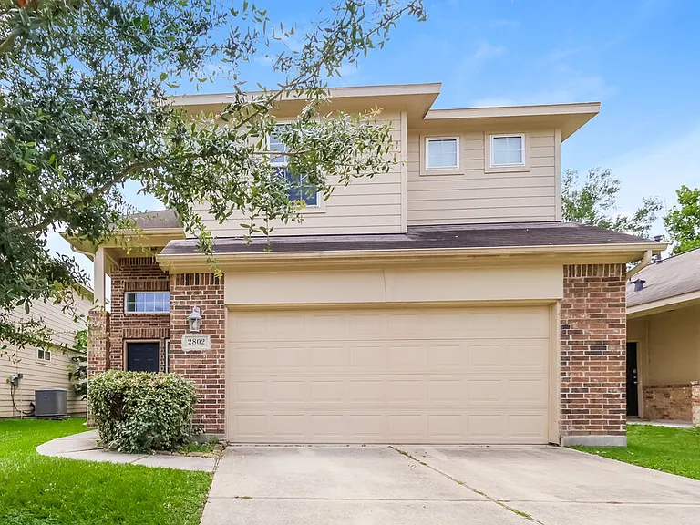 2802 Mesquite Ridge Dr — Photo 1