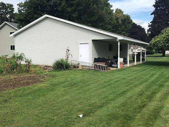 Secondary Garage (rear)