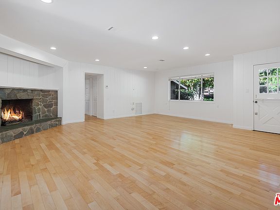 3rd image of 10421 Johanna Ave