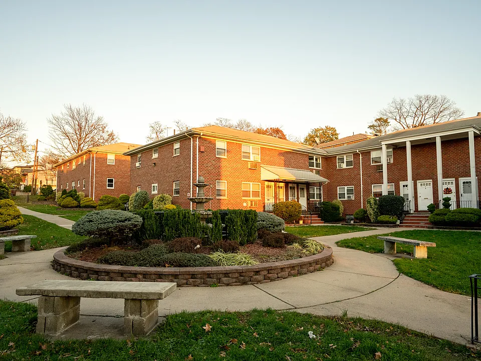 300 E Homestead Ave #2B